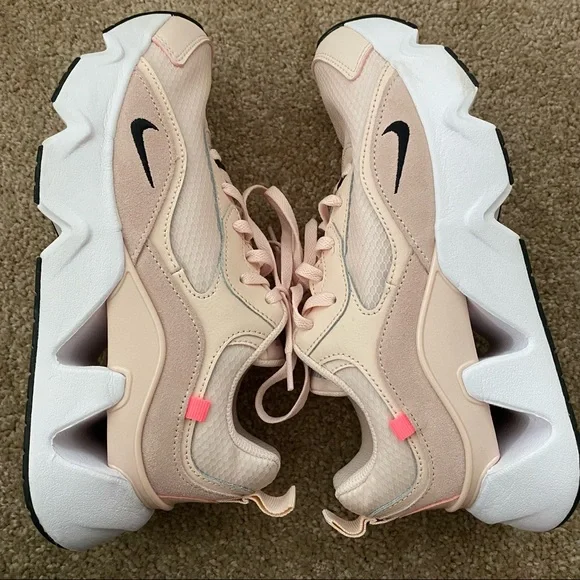 Nike Women's Pink Sneakers - Picture 6 of 7